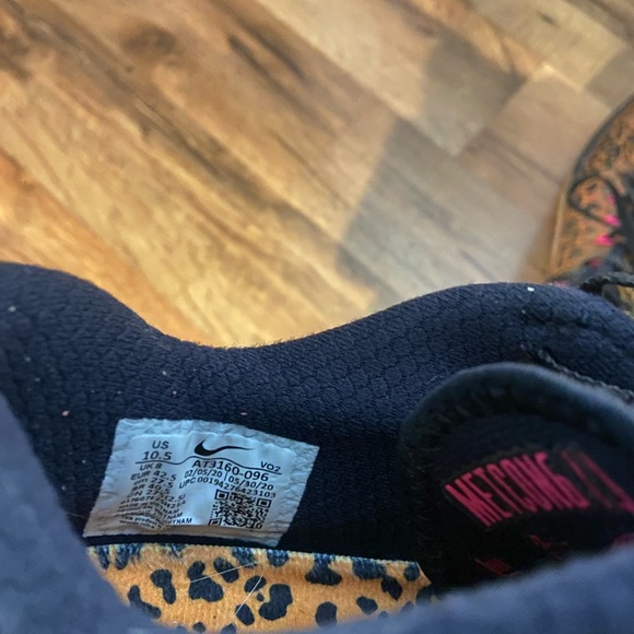 SOLD!! Nike Metcon 6 in cheetah - Picture 5 of 6